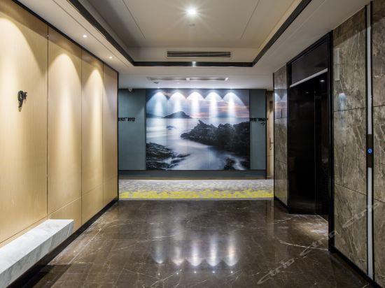 Shenzhen Bantian Huaweizhongcheng Atour Hotel ภายนอก รูปภาพ