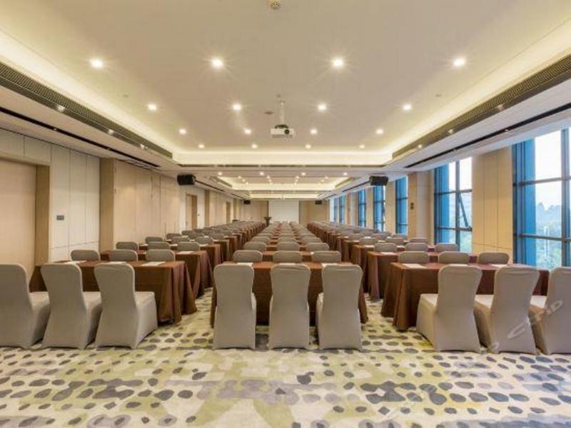 Shenzhen Bantian Huaweizhongcheng Atour Hotel ภายนอก รูปภาพ